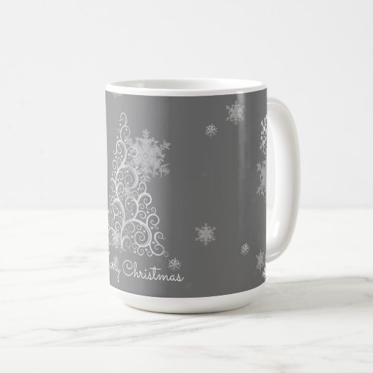 Silver Christmas Tree and Snowflakes Tasse (VorderseiteRechts)