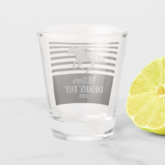 Silver Derby Day Racehorse Schwarz-weiße Streifen Schnapsglas (Rückseite)