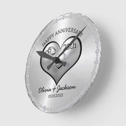 Silver Diamonds and Heart Wedding Jubiläum Runde Wanduhr (Winkel)