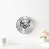 Silver Diamonds and Heart Wedding Jubiläum Runde Wanduhr (Zuhause)