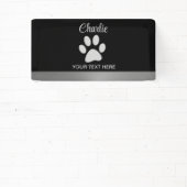 Silver Dog Paw auf schwarzem Hintergrund Banner (InSitu)