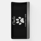 Silver Dog Paw auf schwarzem Hintergrund Banner (Vertikal)