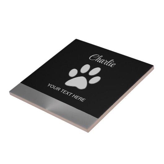 Silver Dog Paw auf schwarzem Hintergrund Fliese (Seite)