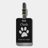 Silver Dog Paw auf schwarzem Hintergrund Gepäckanhänger (Vorderseite vertikal)