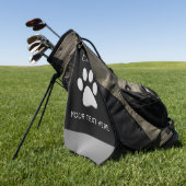 Silver Dog Paw auf schwarzem Hintergrund Golfhandtuch (Gras)