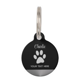 Silver Dog Paw auf schwarzem Hintergrund Haustiermarke