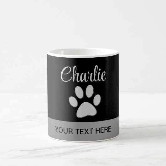 Silver Dog Paw auf schwarzem Hintergrund Kaffeetasse (Mittel)