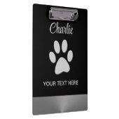Silver Dog Paw auf schwarzem Hintergrund Klemmbrett (Rechts)