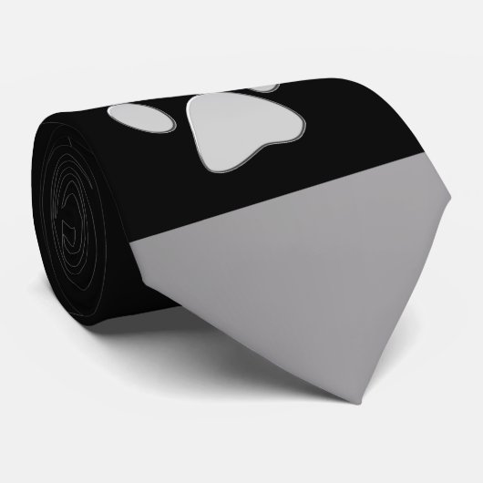 Silver Dog Paw auf schwarzem Hintergrund Krawatte (Gerollt)