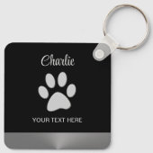 Silver Dog Paw auf schwarzem Hintergrund Schlüsselanhänger (Rückseite)