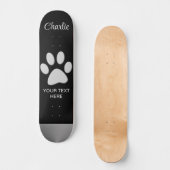 Silver Dog Paw auf schwarzem Hintergrund Skateboard (Vorderseite)