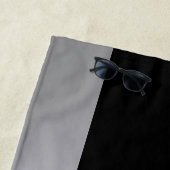 Silver Dog Paw auf schwarzem Hintergrund Strandtuch (Beispiel)