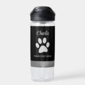 Silver Dog Paw auf schwarzem Hintergrund Trinkflasche (Rückseite)