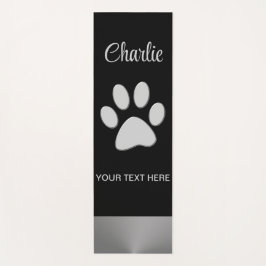 Silver Dog Paw auf schwarzem Hintergrund Yogamatte