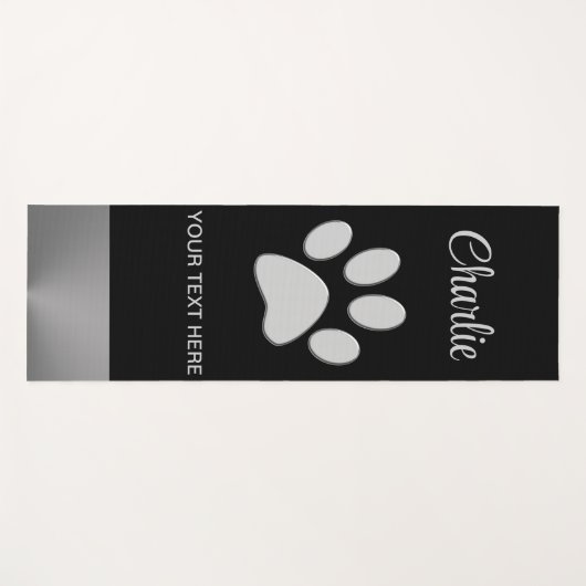 Silver Dog Paw auf schwarzem Hintergrund Yogamatte (Vorderseite (Horizontal))