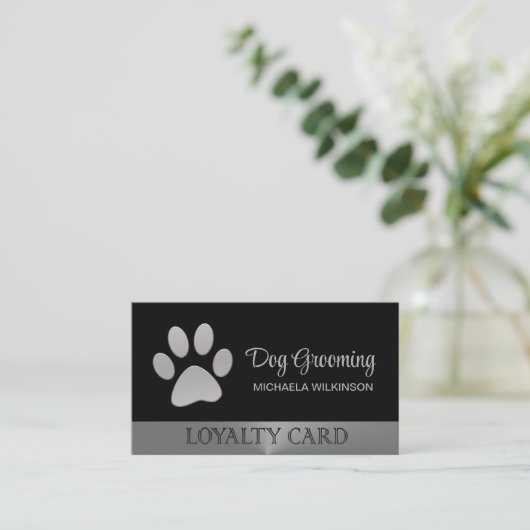 Silver Dog Paw auf schwarzem Pet Grooming Service Treuekarte (Stehend Vorderseite)