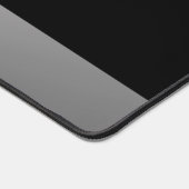 Silver Dog Paw auf schwarzen Haustierzüchter Schreibtischunterlage (Ecke)