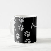 Silver Dog Paws Schwarzer Hintergrund Druckmuster  Kaffeetasse (Vorderseite Links)