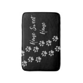 Silver Dog Paws Schwarzer Hintergrund Print Patter Badematte (Vorderseite Vertikal)