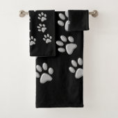 Silver Dog Paws Schwarzer Hintergrund Print Patter Badhandtuch Set (Insitu)