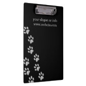 Silver Dog Paws Schwarzer Hintergrund Print Patter Klemmbrett (Rechts)