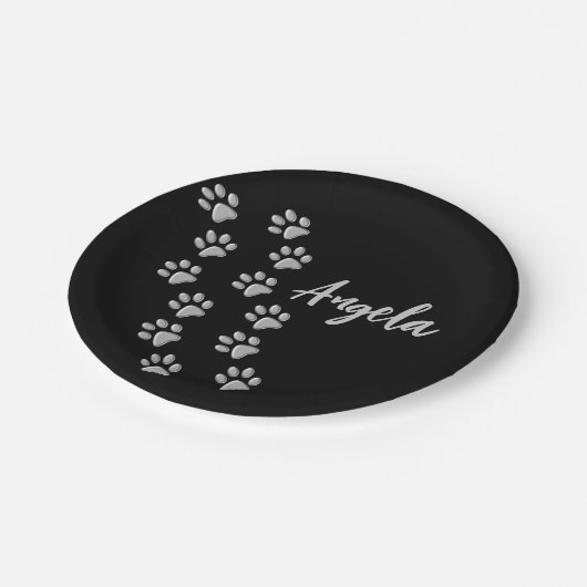 Silver Dog Paws Schwarzer Hintergrund Print Patter Pappteller (Schrägansicht)
