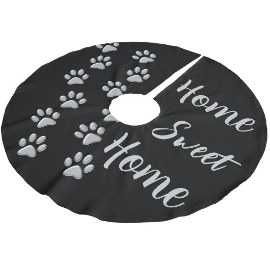 Silver Dog Paws Schwarzer Hintergrund Print Patter Polyester Weihnachtsbaumdecke (Schrägansicht)