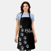 Silver Dog Paws Schwarzer Hintergrund Print Patter Schürze (Getragen)