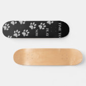 Silver Dog Paws Schwarzer Hintergrund Print Patter Skateboard (Horizontal)