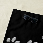 Silver Dog Paws Schwarzer Hintergrund Print Patter Strandtuch (Beispiel)