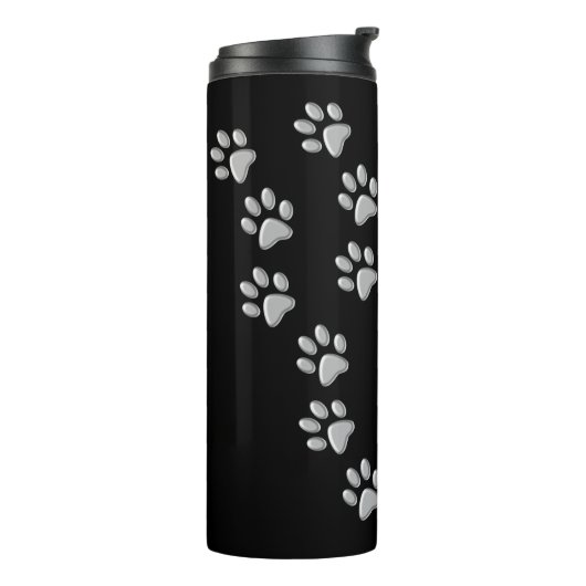 Silver Dog Paws Schwarzer Hintergrund Print Patter Thermosbecher (Nach links gedreht)