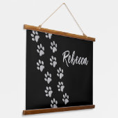 Silver Dog Paws Schwarzer Hintergrund Print Patter Wandteppich Mit Holzrahmen (Gewinkelt)