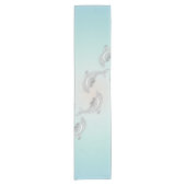 Silver Dolphins Wave Beachstyle Kurzer Tischläufer (Vorderseite)