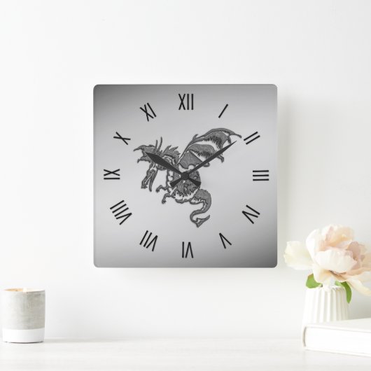 Silver Dragon Roman Numerals Quadratische Wanduhr (Zuhause)