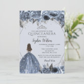 Silver Dusty Blue Floral Princess Quinceañera Einladung (Stehend Vorderseite)