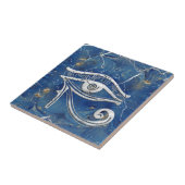Silver Egyptian Eye of Horus  on blue marble Fliese (Seite)