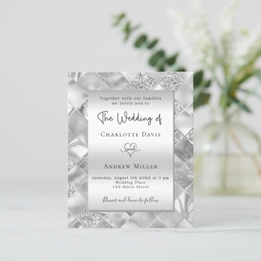 Silver elegante moderne Budget Hochzeitseinladung (Stehend Vorderseite)