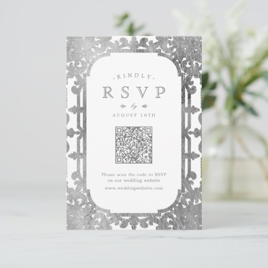 Silver elegante verzierte QR-Code Hochzeit RSVP Karte (Stehend Vorderseite)