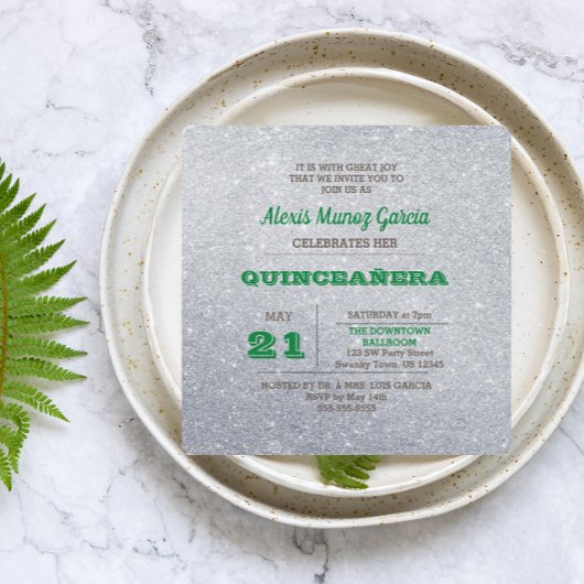 Silver & Emerald Green Funkelnd Quinceñera Einladung