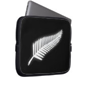 Silver Fern NZ Emblem für Patriotic Kiwis Laptopschutzhülle (Vorne Rechts)