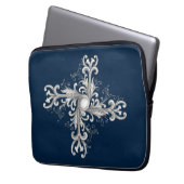 Silver Filigree Pearl Quatrefoil Laptopschutzhülle (Vorderseite Links)