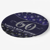 Silver Foil Snowflakes & Blue Bokeh 60. Geburtstag Pappteller (Schrägansicht)