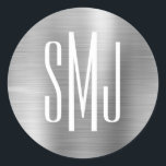 Silver Foil Three Letter Monogram Runder Aufkleber<br><div class="desc">Ein einfaches,  dreiteiliges Monogramm-Design für Gunst-Aufkleber. Hochzeitspaar 3-Buchstaben-Monogramm-Umschlag Aufkleber. Der Hintergrund ist mit einem Imitat silber graue,  ombre metallische Folie digitale Kunst Grafik. Der digitale Kunsteffekt druckt wie ein Foto mit einem mit Monogramm Textdesign.</div>