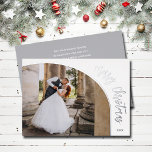 Silver Frohe Weihnachtsschrift Folien Feiertagskarte<br><div class="desc">Frohe Weihnachten in echter Silberfolie kurbelt um Ihr Lieblings-Foto in einem schicken Skript auf der Vorderseite dieser Weihnachts-Foto Grußkarten. Ihre persönliche Nachricht und Ihre Namen sind auf der Rückseite. Achten Sie darauf, Ihre Bestellung zu verdoppeln, bevor Sie sie Ihrem Warenkorb hinzufügen, da das, was Sie auf dem Bildschirm sehen, ist,...</div>