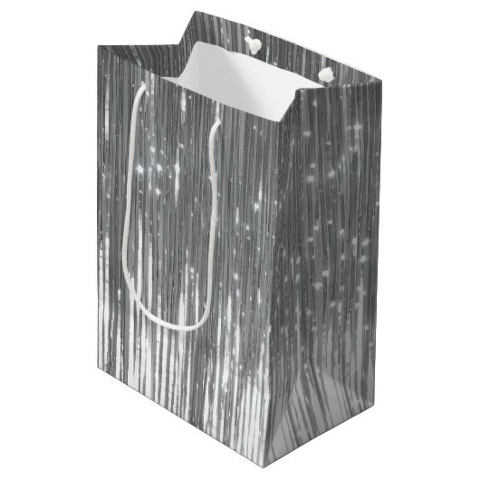 Silver Glam Tinsel Stripes Mittlere Geschenktüte (Vorderseite Schrägansicht)