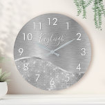 Silver Glitter Glam Bling Personalized Metallic Runde Wanduhr<br><div class="desc">Easily personalize this silver brushed metal and glamorous faux glitter patterned wall clock with your own custom name.</div>