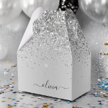 Silver Glitter Glam Metal Monogram Geschenkschachtel<br><div class="desc">Silver Imitate Foil Metallic Sparkle Glitzer Pinsel Metal Monogram Name Fvor Box. Das macht den perfekten 16 Geburtstag,  Hochzeit,  Brautparty,  Jubiläum,  Babydusche oder Junggeselinnen-Abschied Geschenk für jemanden,  der Lieben glamourösen Luxus und schicke Stile.</div>