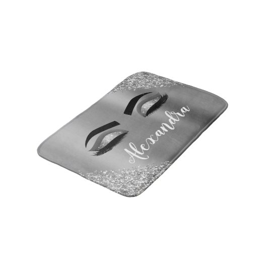 Silver Glitter Sparkle Eyelashes Monogram Badematte (Schrägansicht)