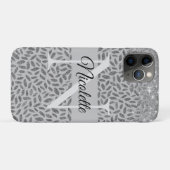 Silver Glittery Feathers Monogram Elegant Case-Mate iPhone Hülle (Rückseite (Horizontal))