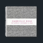Silver Glitzer Bat Mitzvah Autograph Gäestbook Notizblock<br><div class="desc">Silver Glitzer (gedrucktes Bild) mit einem mittleren Streifen auf dem Cover eines personalisierten Autogrammbuch Stil Gästebuch mit Platz für Ihren Namen, oder jeden Text, den Sie gewollt. Ein funkelnd aussehendes Party-Accessoire für eine Bat Mitzvah, Sweet 16, Quinceanera oder Geburtstagsfeier oder ein Skizzenbuch für jeden Glitzer, den Sie kennen. ・ ・...</div>